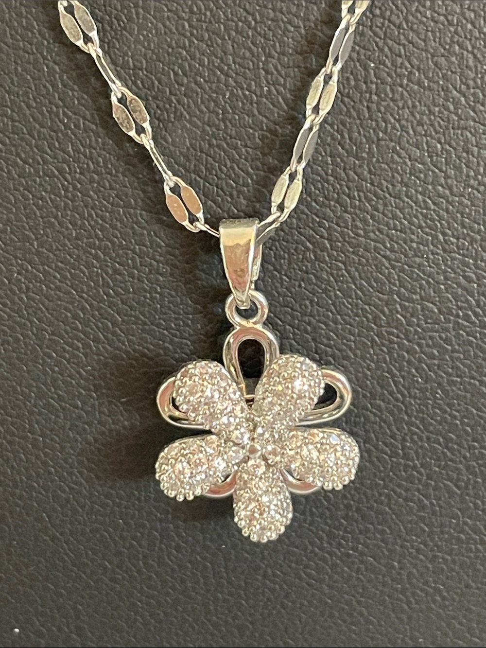 Stainless Steel Flower Spinner Pendant Necklace 8” drop 2” ext intricate chain